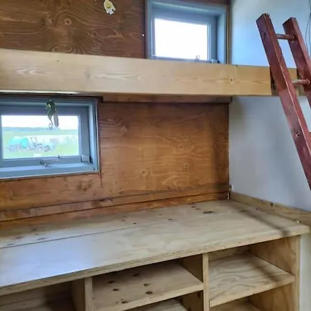 Campingplatz Tiny House, De Trailer Op Landgoed Rorik Beverwijk